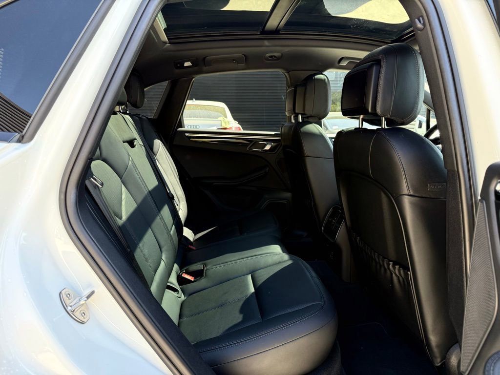 Used 2023 Porsche Macan Base image 22