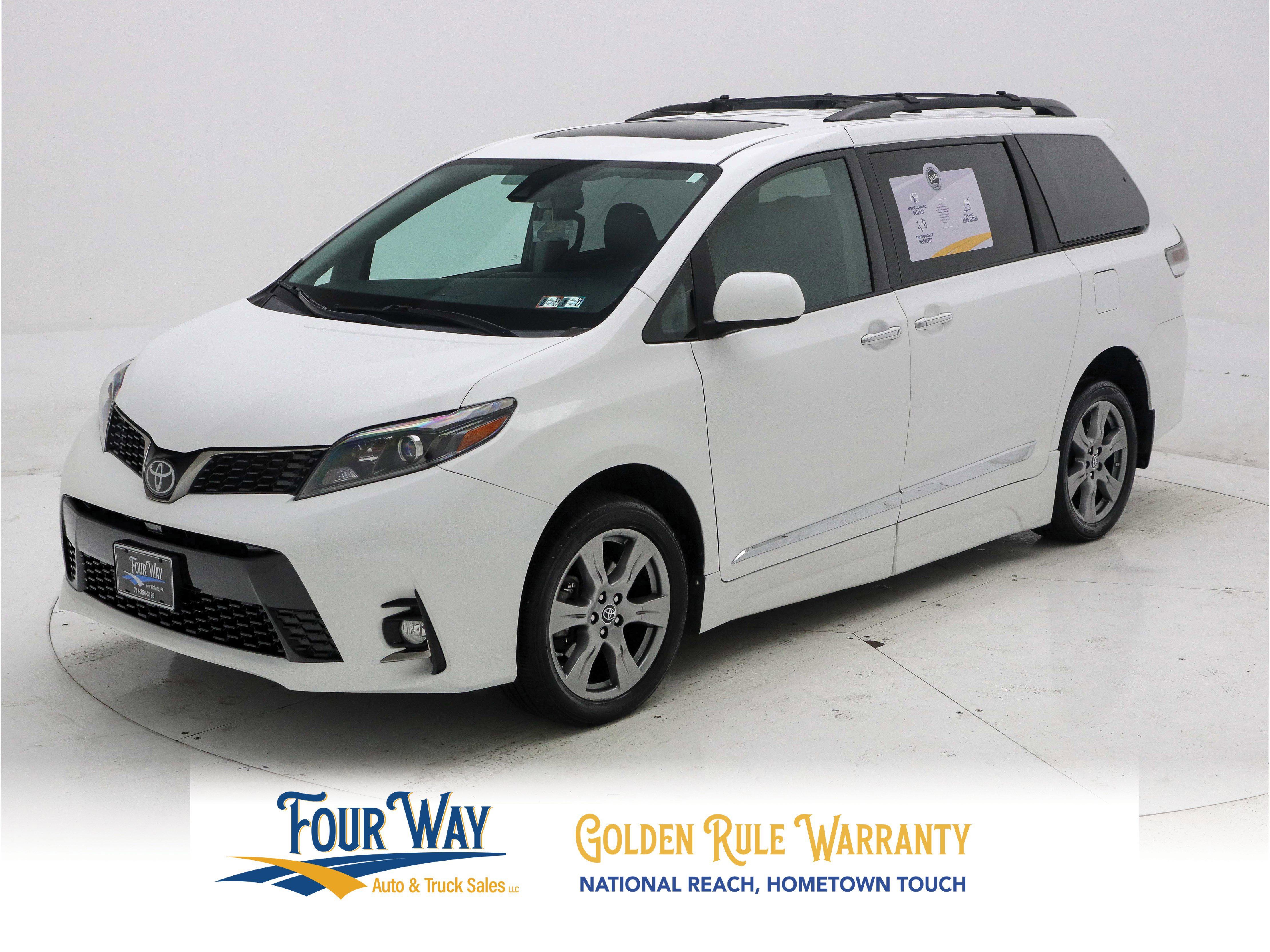 Used 2018 Toyota Sienna SE Premium w/ Carpet Mat Package image 9