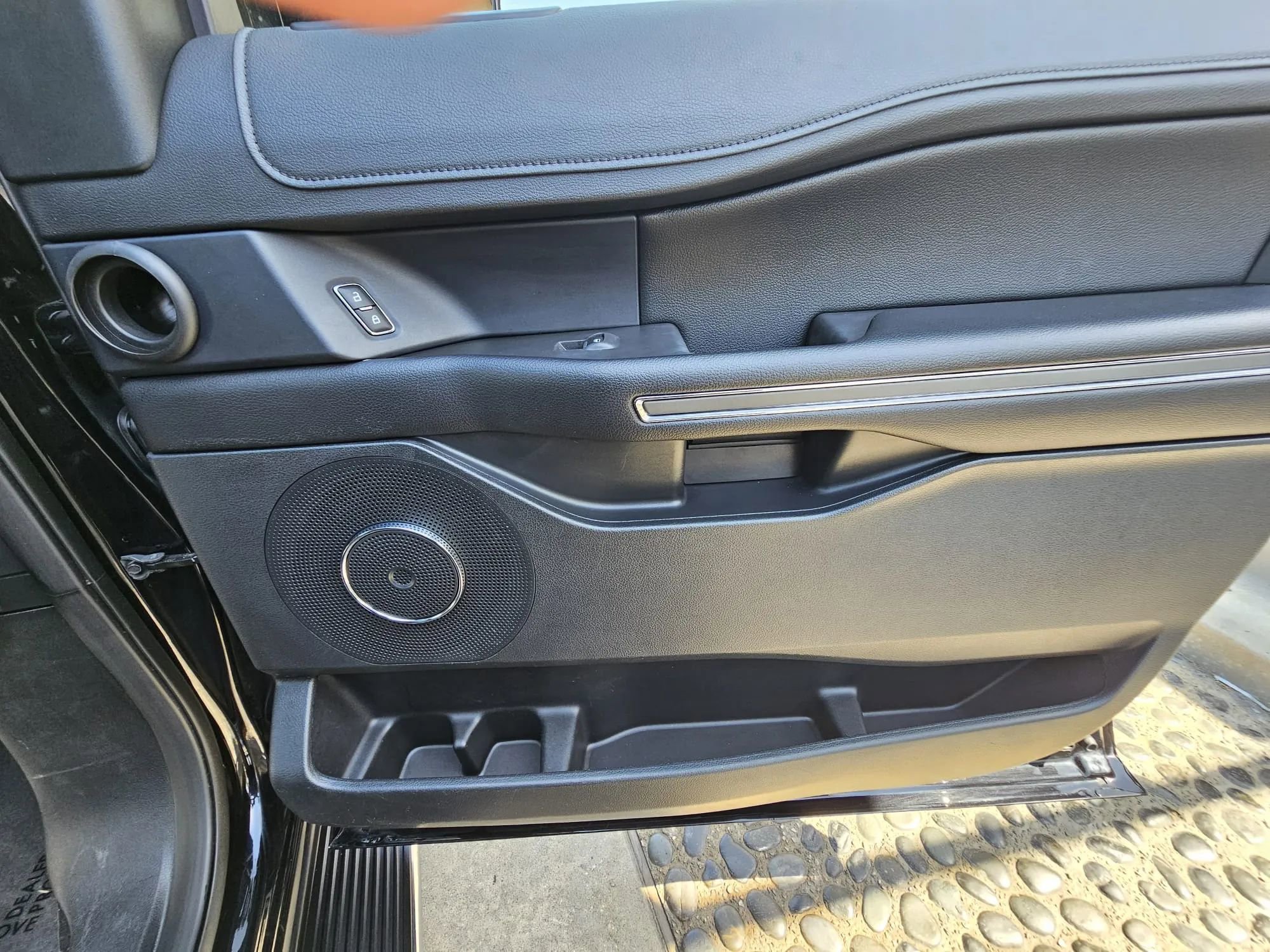 Used 2020 Ford Expedition XLT image 14