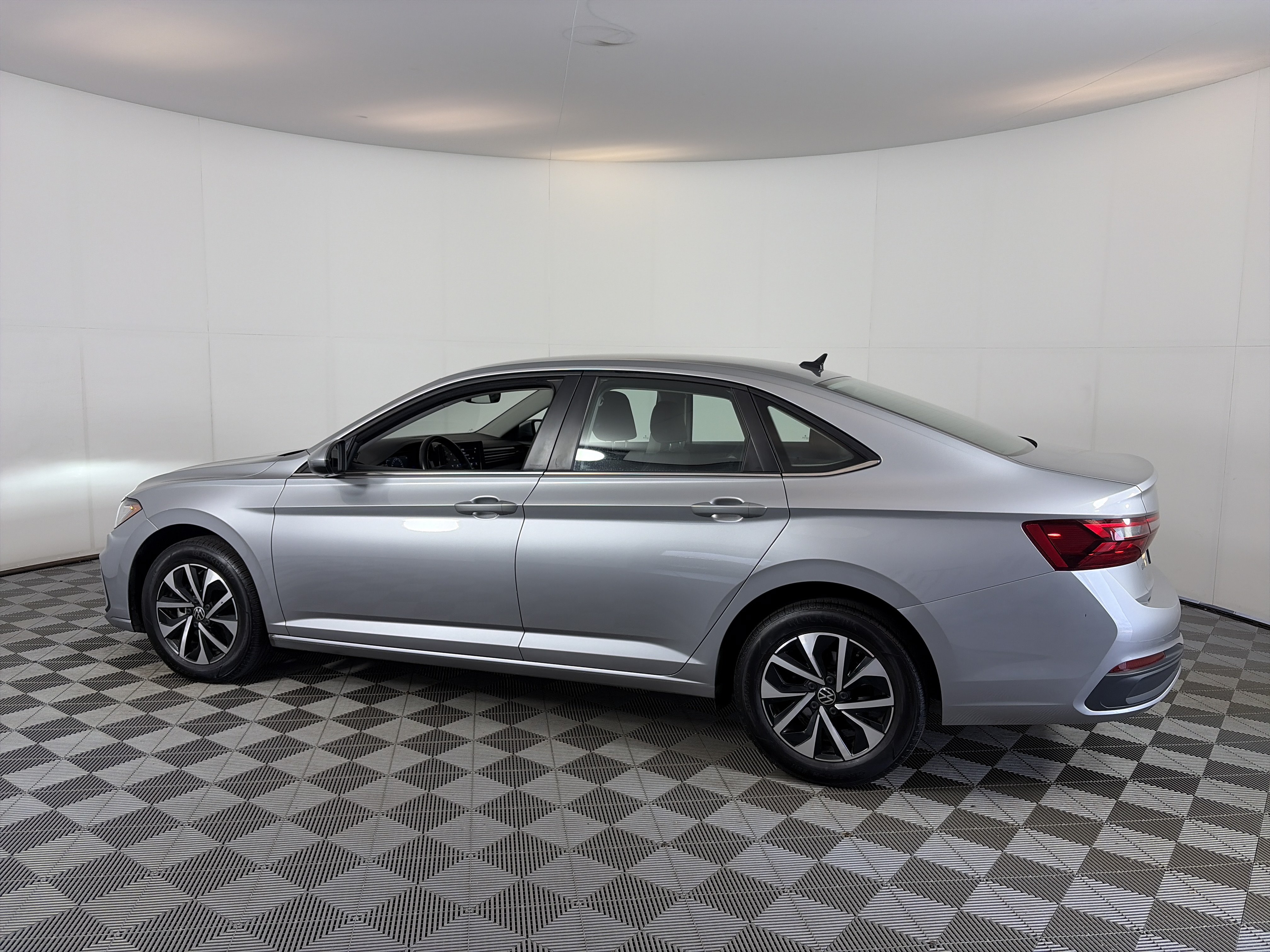 Used 2025 Volkswagen Jetta S FWD image 8