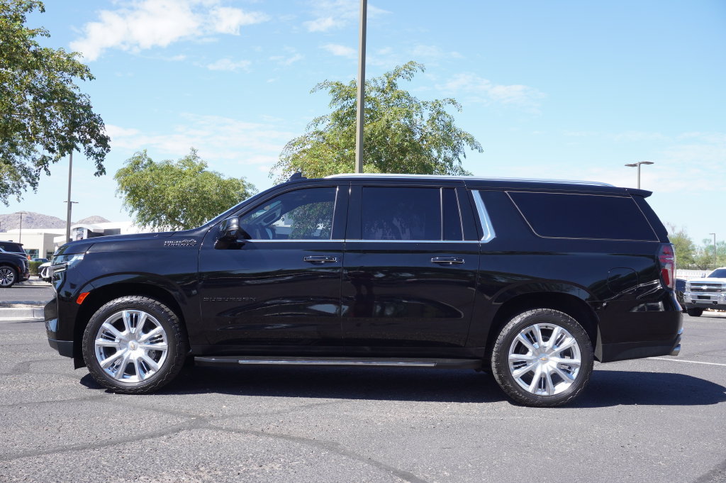 Used 2021 Chevrolet Suburban High Country AWD/4WD image 2