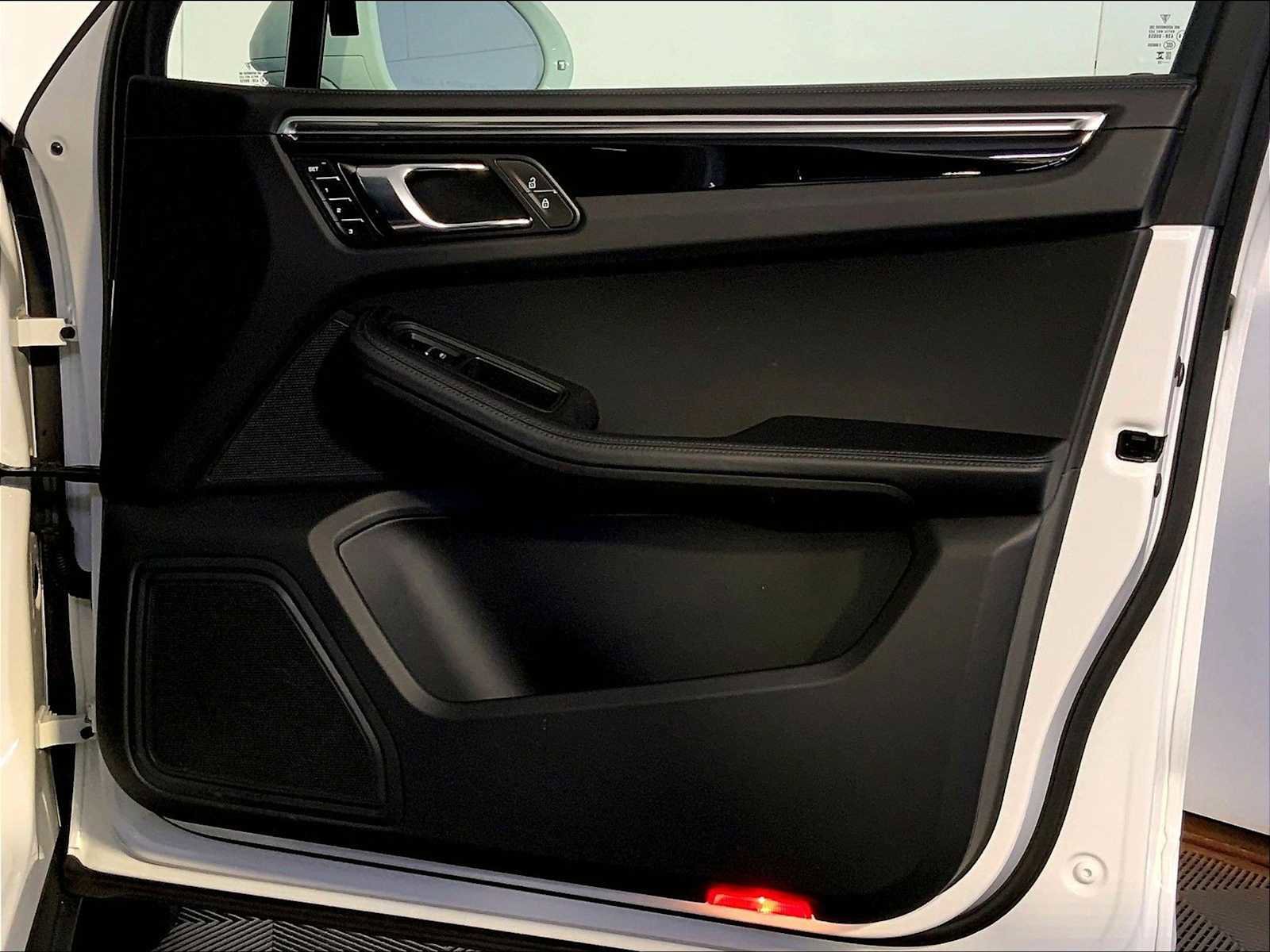 Certified 2023 Porsche Macan image 26