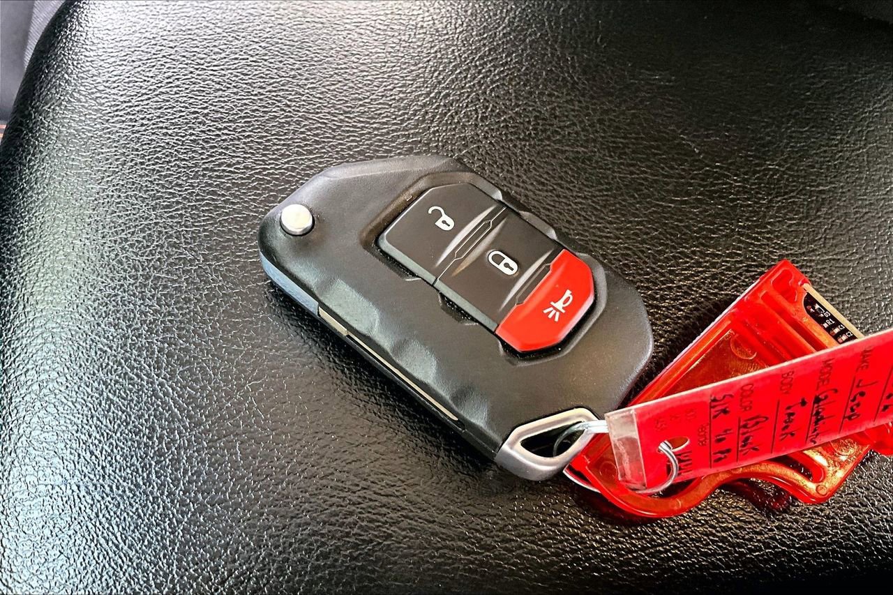 Used 2022 Jeep Gladiator Mojave w/ Trailer Tow Package image 31