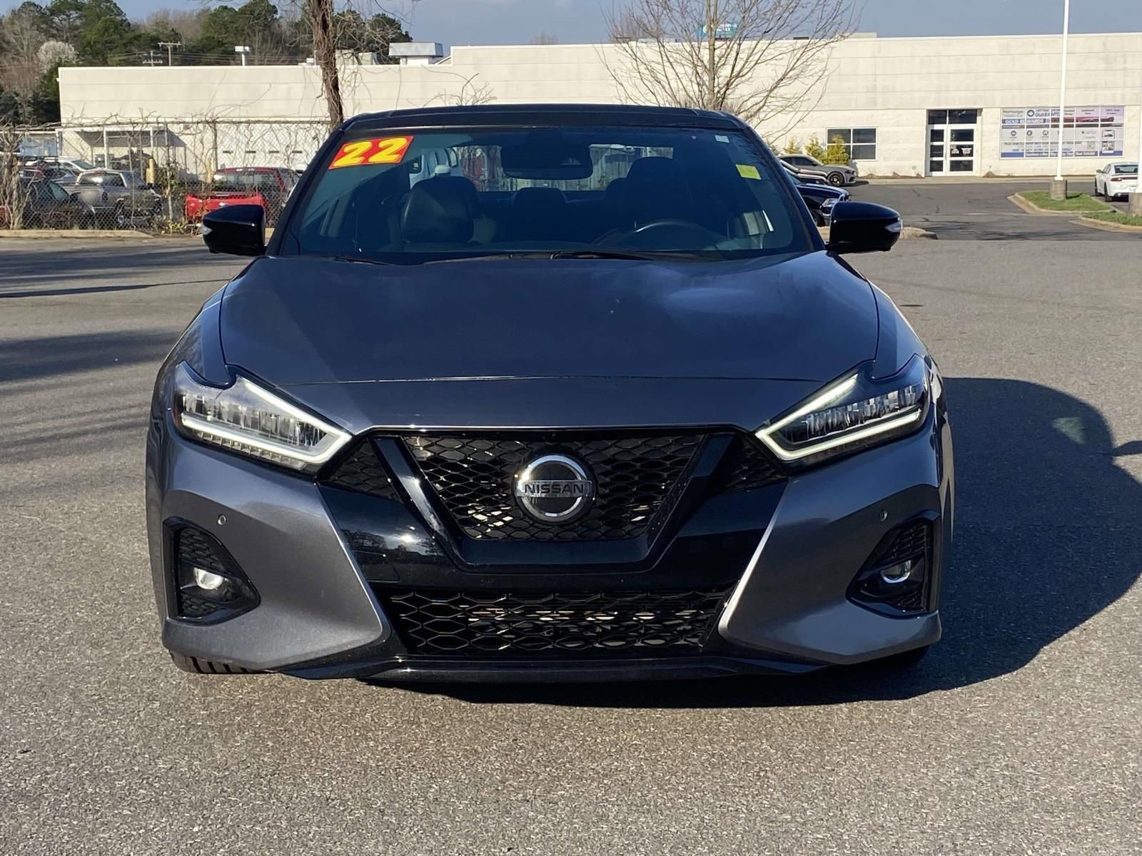 Used 2022 Nissan Maxima SR w/ Sport Mat Group FWD image 2