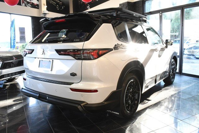 New 2026 Mitsubishi Outlander AWD image 21