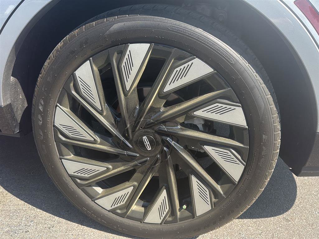 Used 2024 Lincoln Nautilus Reserve w/ Equipment Group 202A image 3