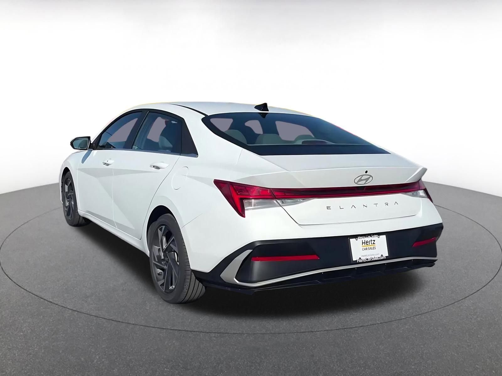 Used 2025 Hyundai Elantra SEL image 11