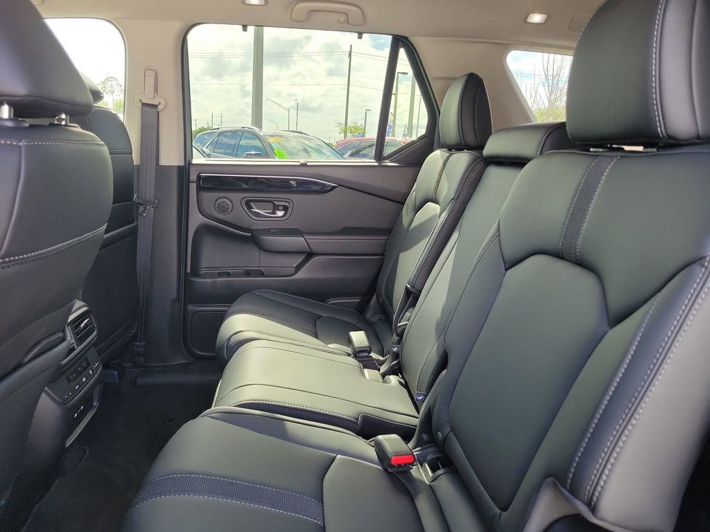 Used 2025 Honda Pilot Touring image 15