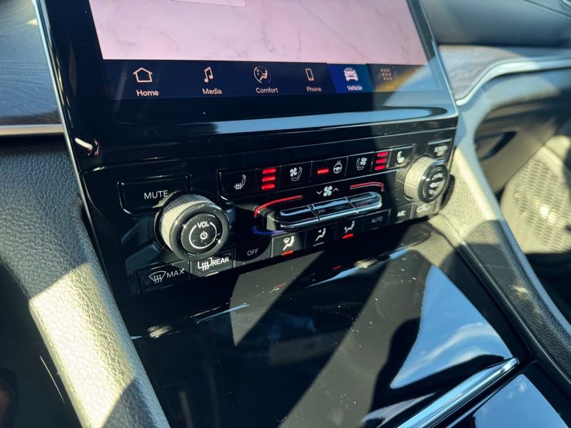 New 2025 Jeep Grand Cherokee Limited w/ Luxury Tech Group II image 24