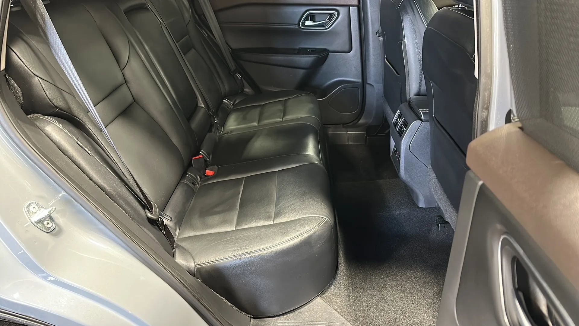 Used 2021 Nissan Rogue SL w/ Premium Package image 16