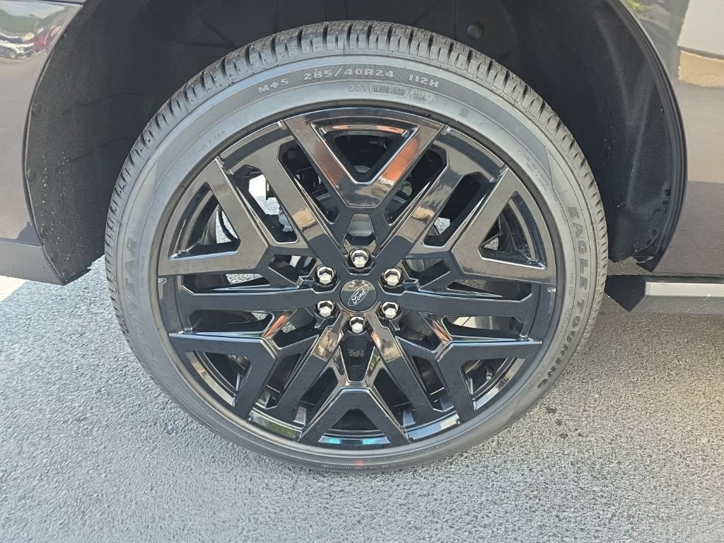 New 2027 Ford Expedition Platinum w/ Stealth Performance Package AWD/4WD image 31