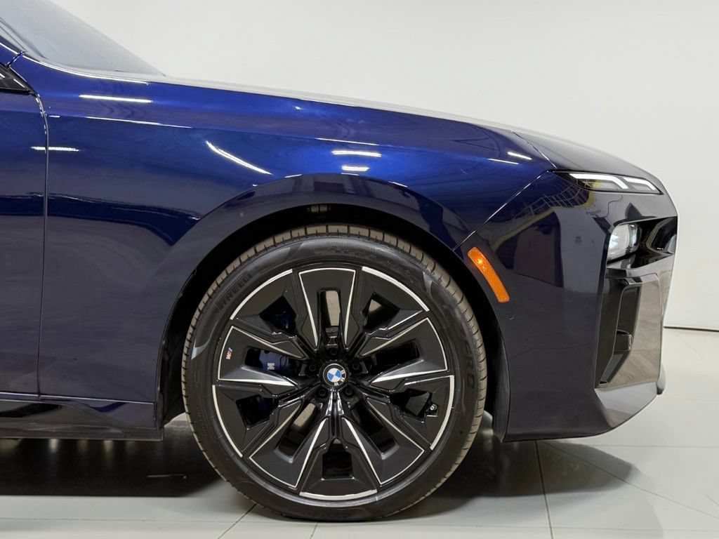 Used 2023 BMW i7 xDrive60 AWD/4WD image 19