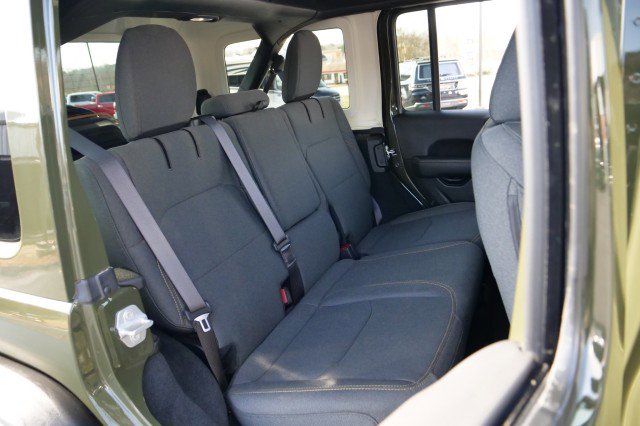 Used 2024 Jeep Wrangler Unlimited Sahara w/ Technology Group image 32