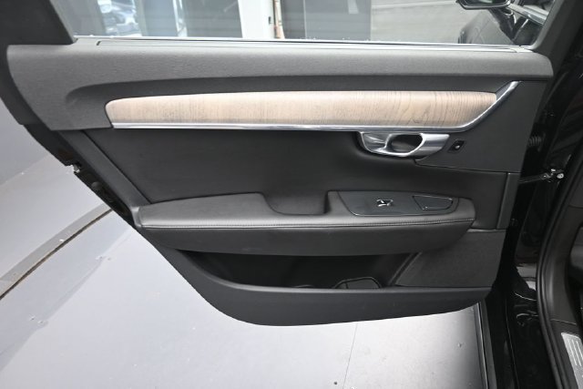 Used 2023 Volvo S90 B6 Plus AWD/4WD image 22