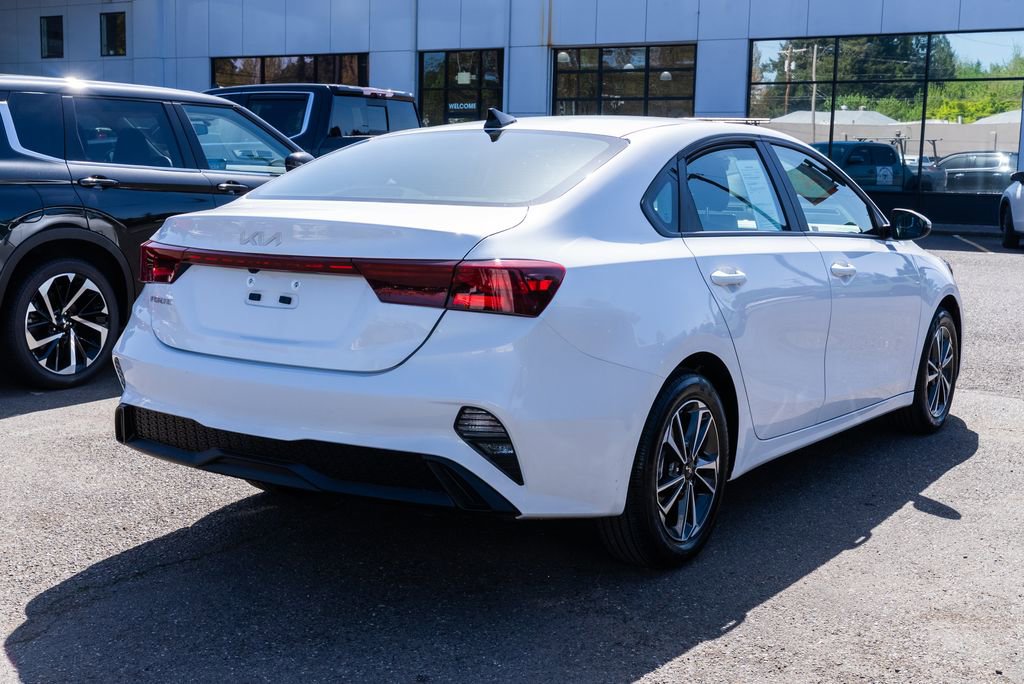 Used 2024 Kia Forte LXS w/ LXS Technology Package FWD image 6