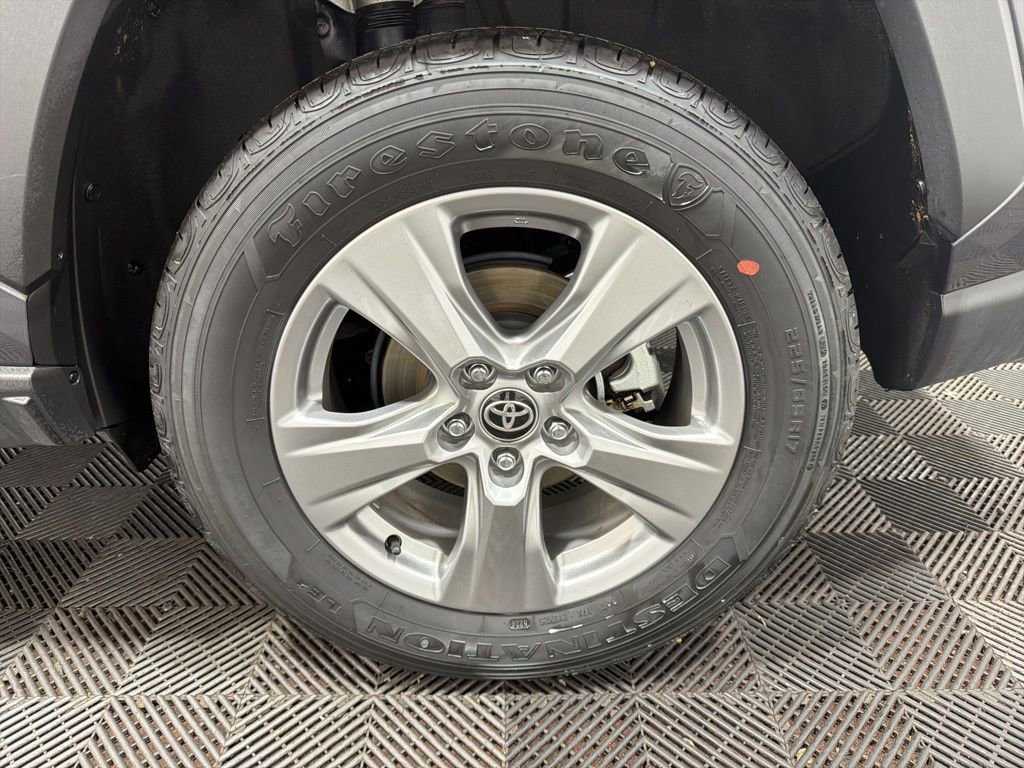 Used 2025 Toyota RAV4 LE image 31
