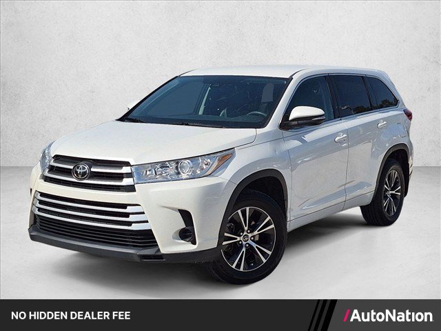 Used 2017 Toyota Highlander LE FWD image 1