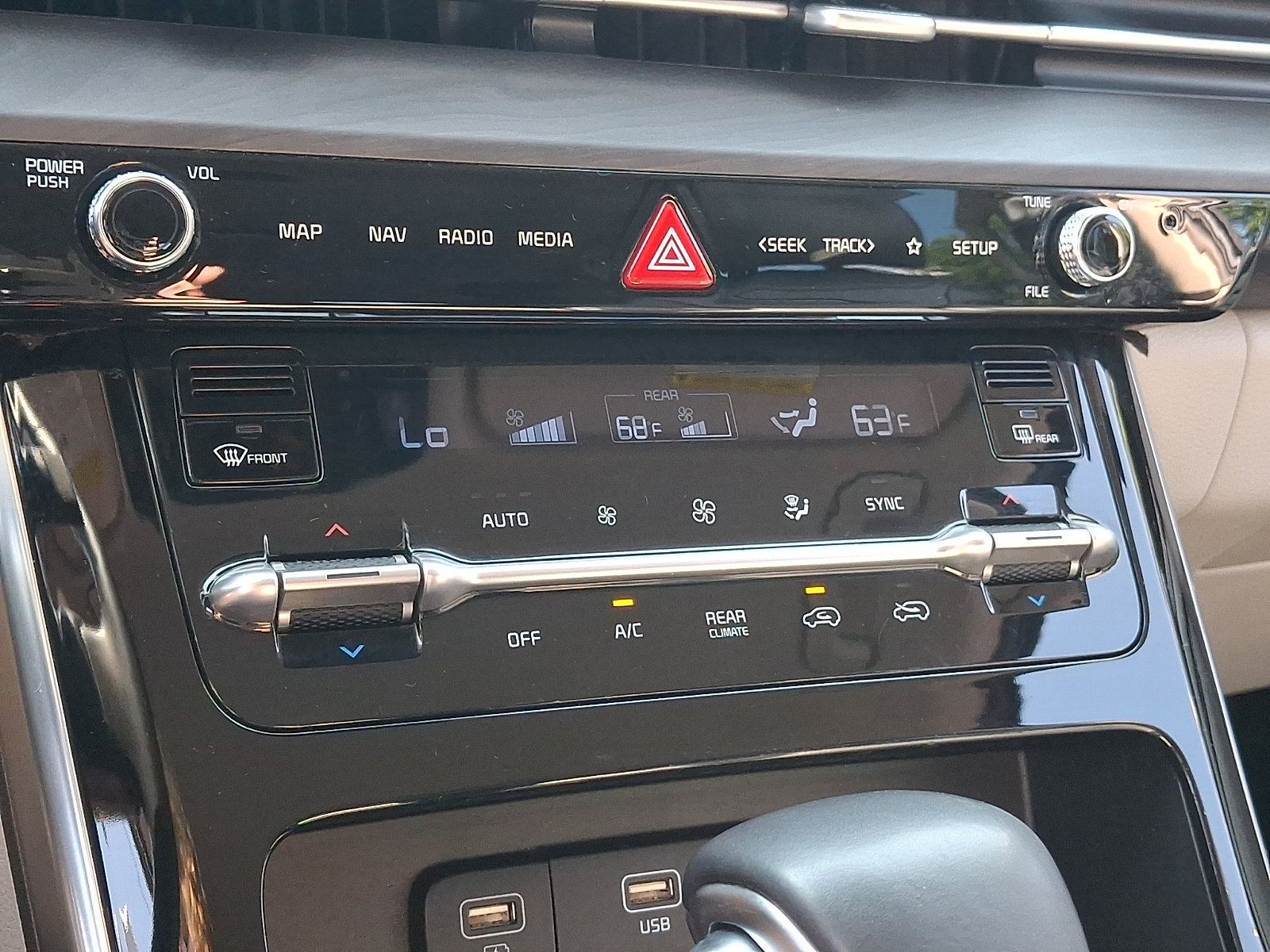 Certified 2022 Kia Carnival EX FWD image 14