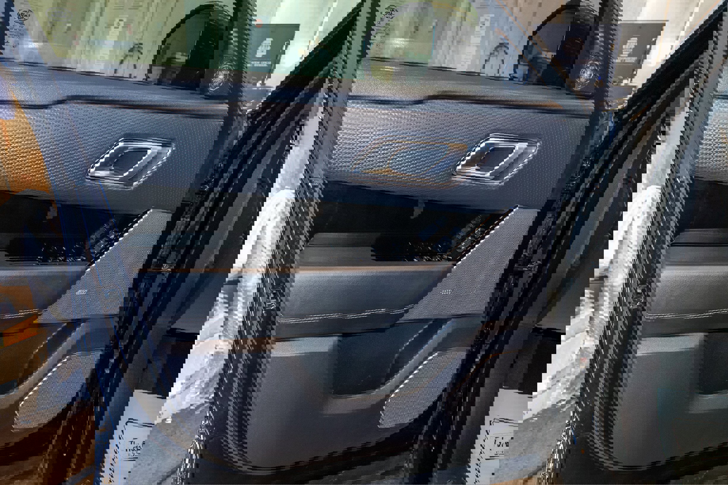 Used 2021 Land Rover Range Rover Velar R-Dynamic S image 9