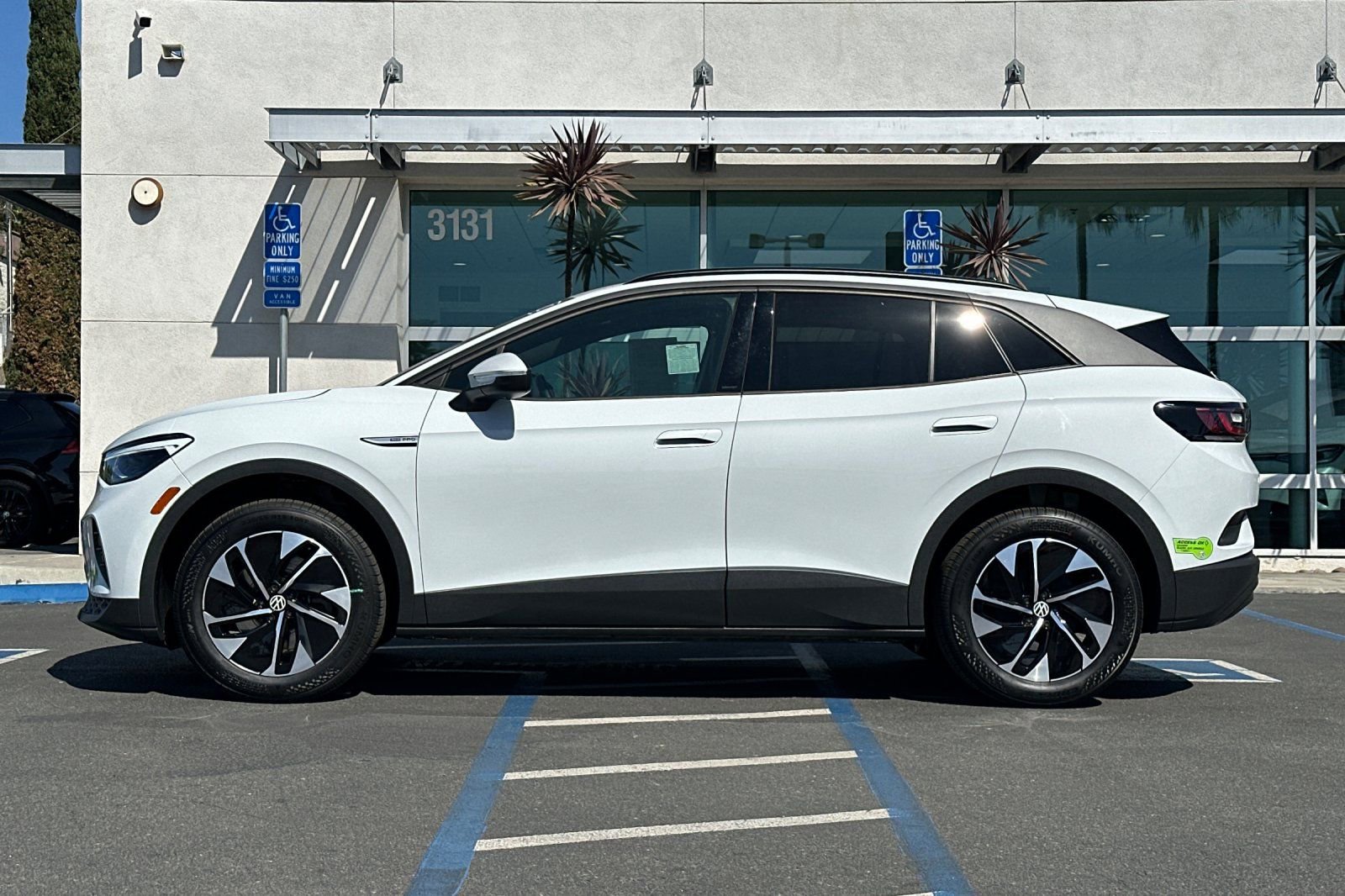 Certified 2022 Volkswagen ID.4 Pro AWD/4WD image 7