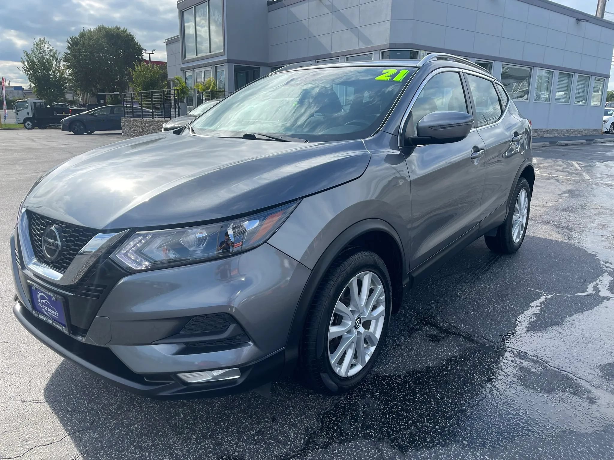 Used 2021 Nissan Rogue Sport SV FWD image 1