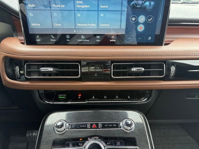 Used 2023 Lincoln Nautilus Reserve image 20