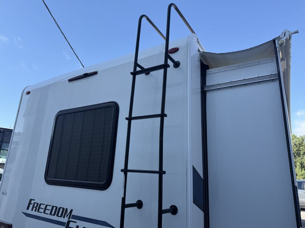 Used 2022 Ford E-450 and Econoline 450 Super Duty w/ Motorhome Prep Package RWD image 28