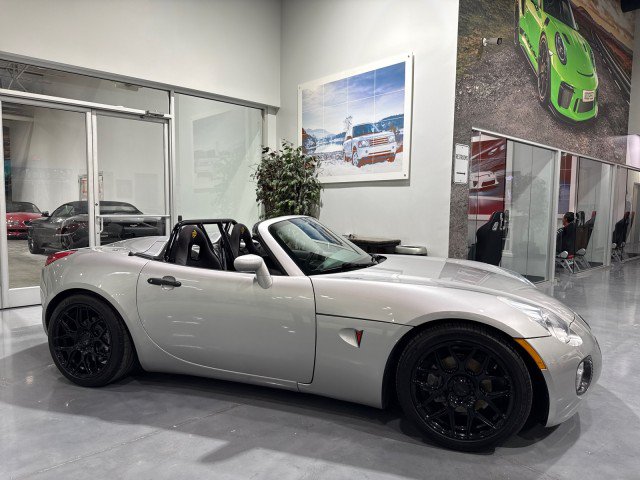 Used 2009 Pontiac Solstice GXP w/ Premium Package RWD image 34