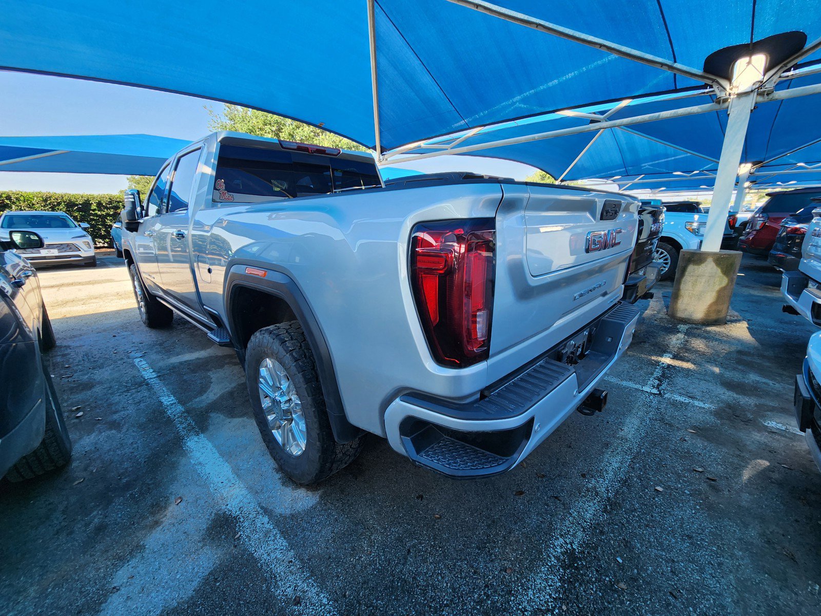 Used 2022 GMC Sierra 2500 Denali AWD/4WD image 3
