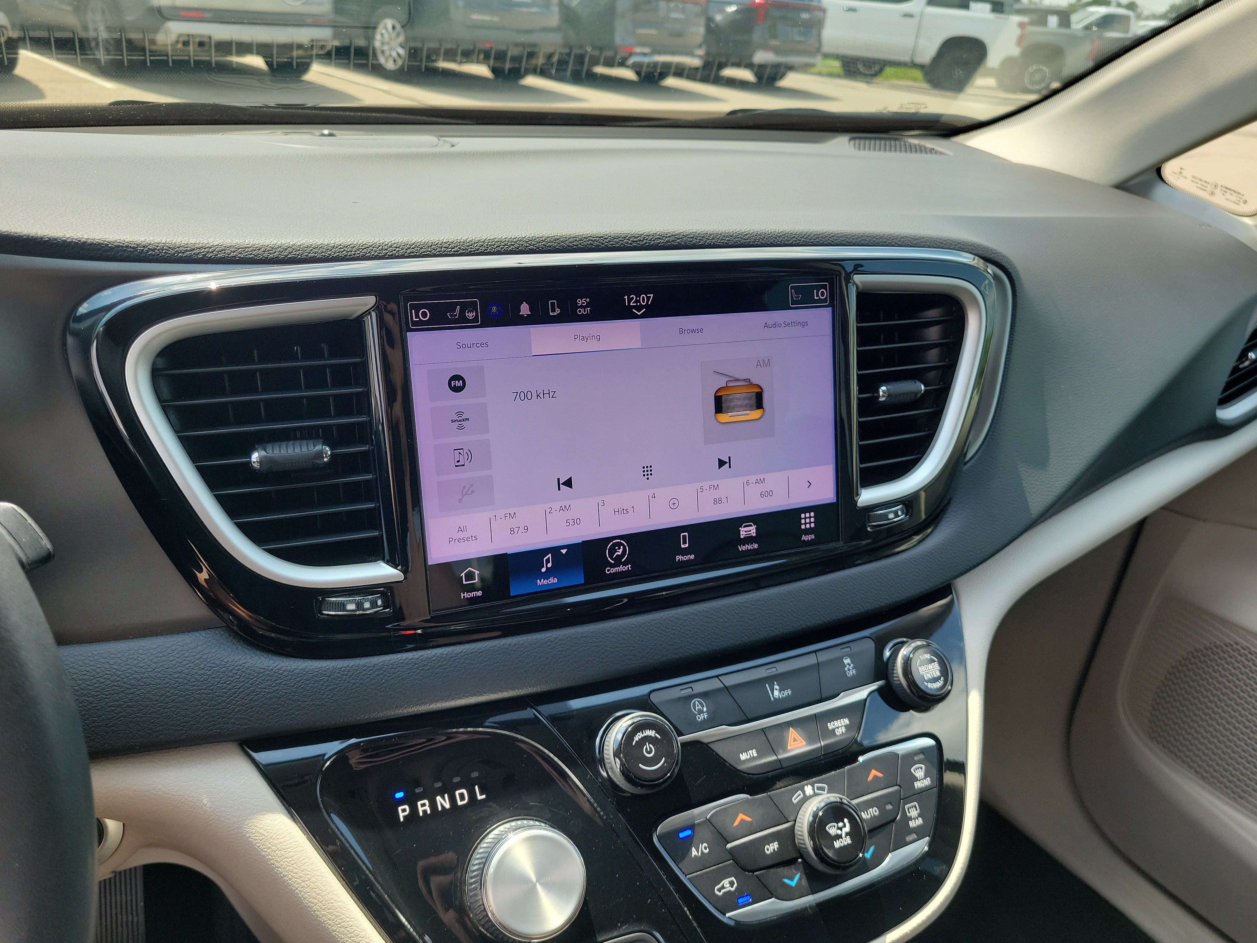 Used 2022 Chrysler Pacifica Touring-L FWD image 26
