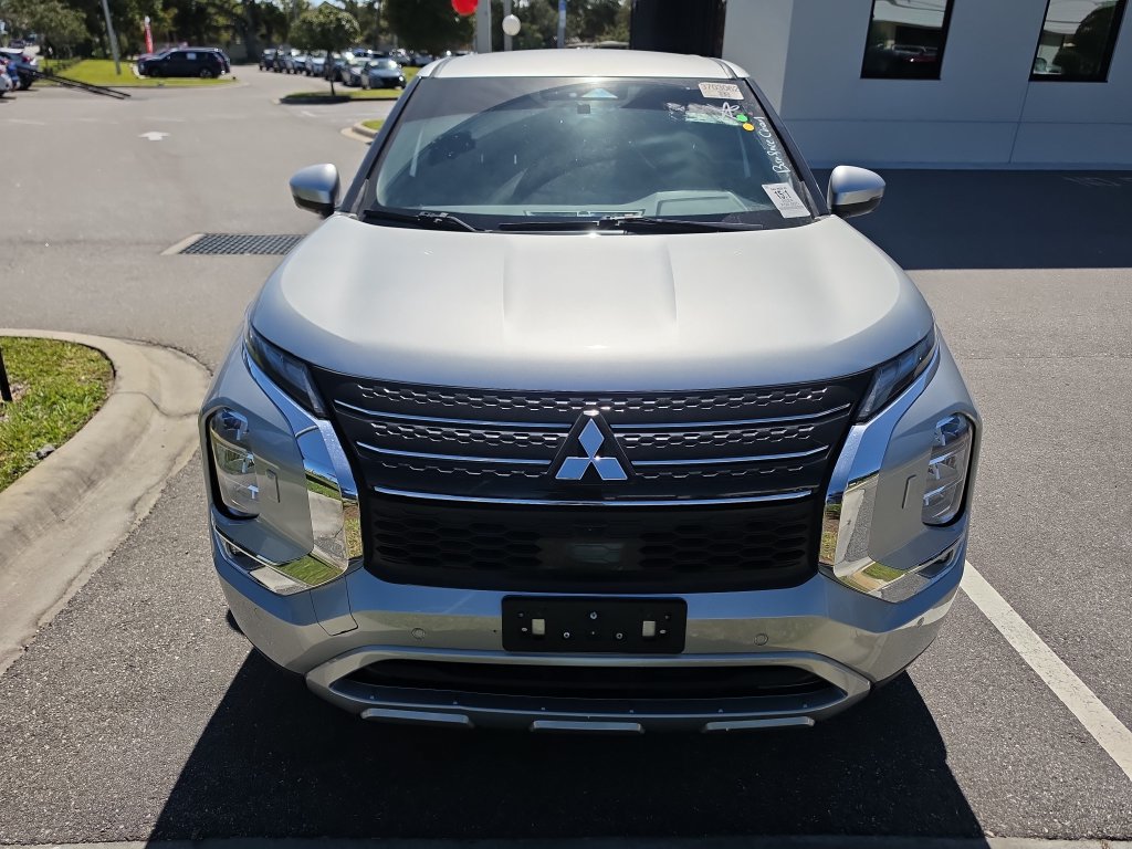 Used 2024 Mitsubishi Outlander SE AWD/4WD image 2