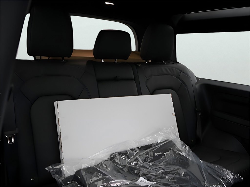 New 2025 Land Rover Defender 90 X-Dynamic SE image 15