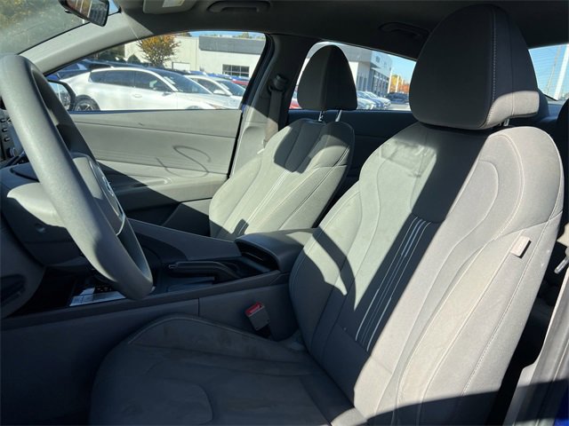 Used 2022 Hyundai Elantra SEL image 11