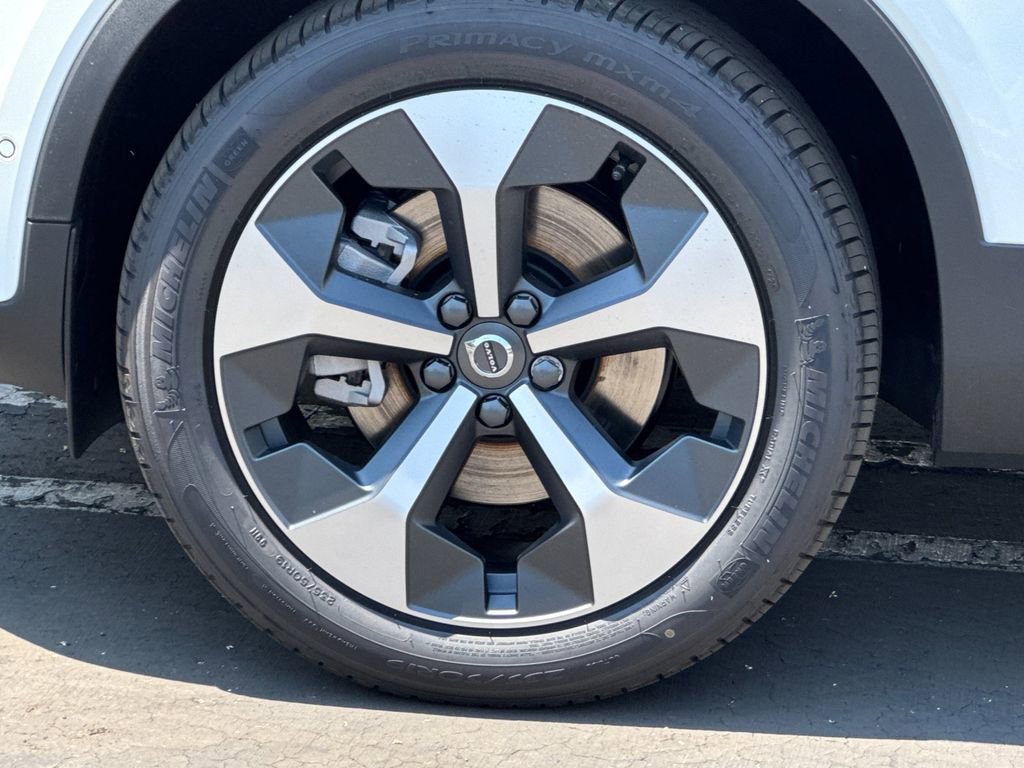 New 2026 Volvo XC40 B5 Plus w/ Protection Package Premier image 24