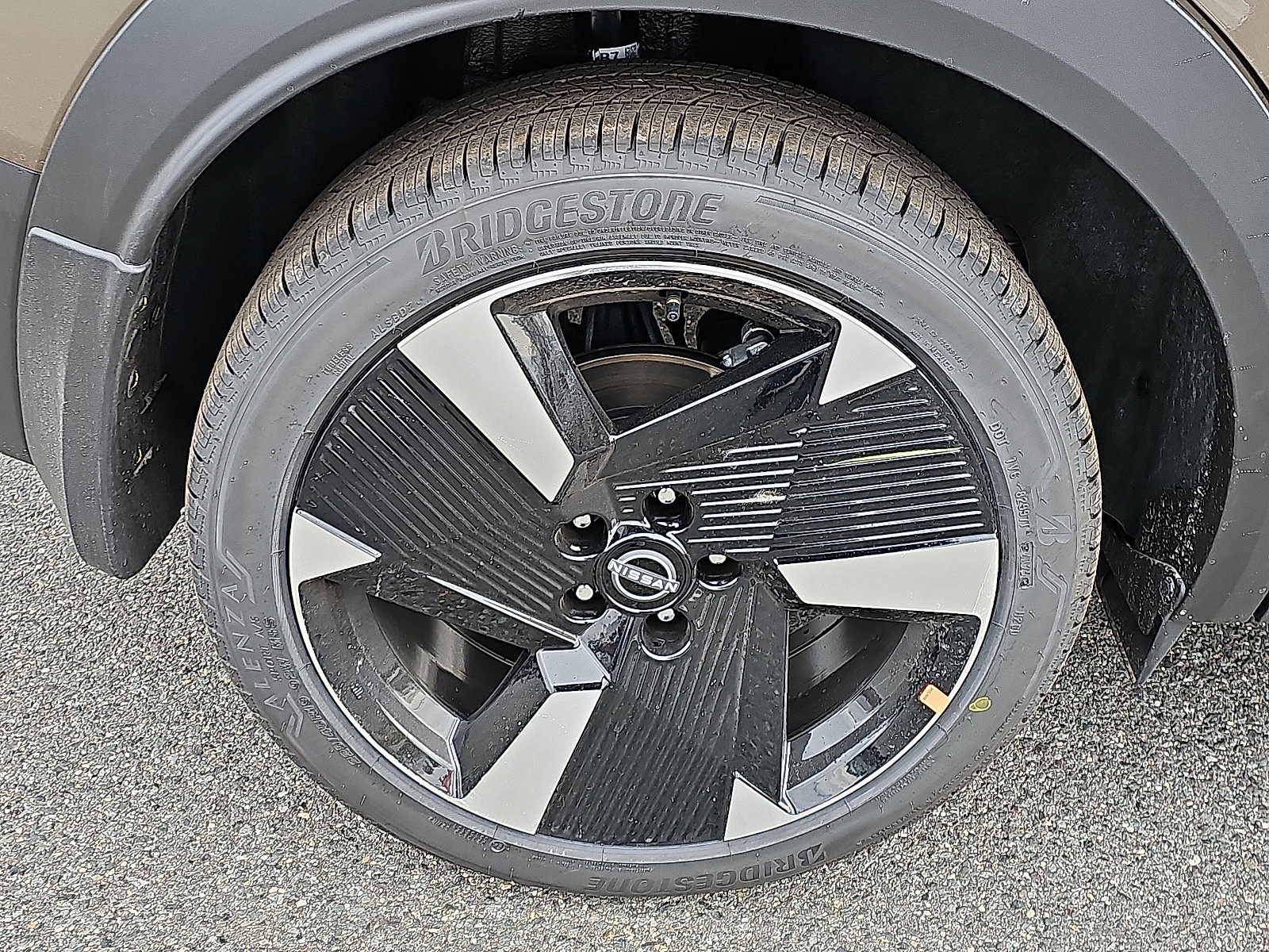 New 2026 Nissan Kicks SR w/ Cold Weather Package image 5