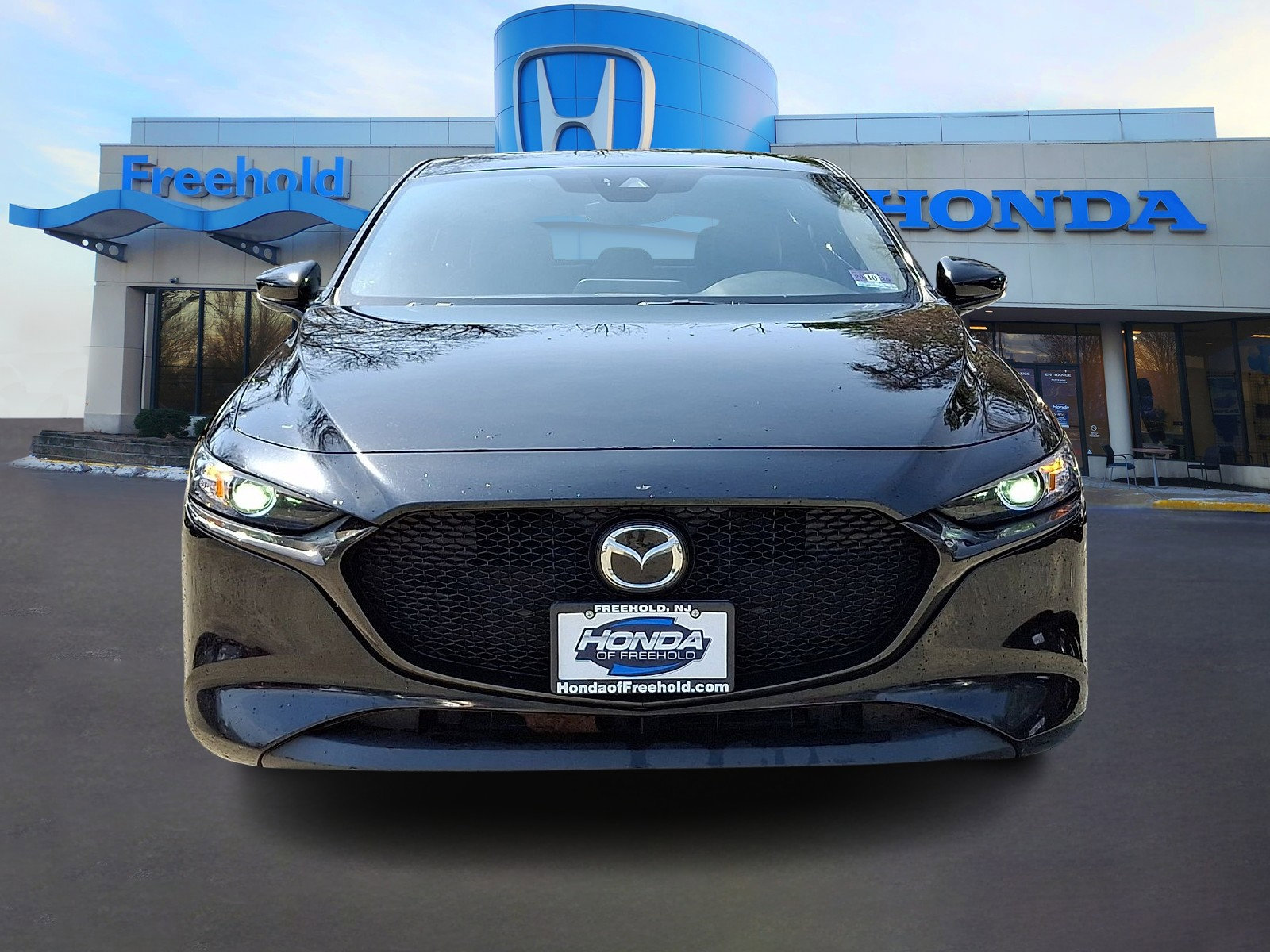 Used 2019 MAZDA MAZDA3 Hatchback w/ Preferred Package image 2