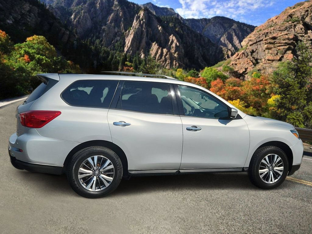 Used 2020 Nissan Pathfinder SL AWD/4WD image 2