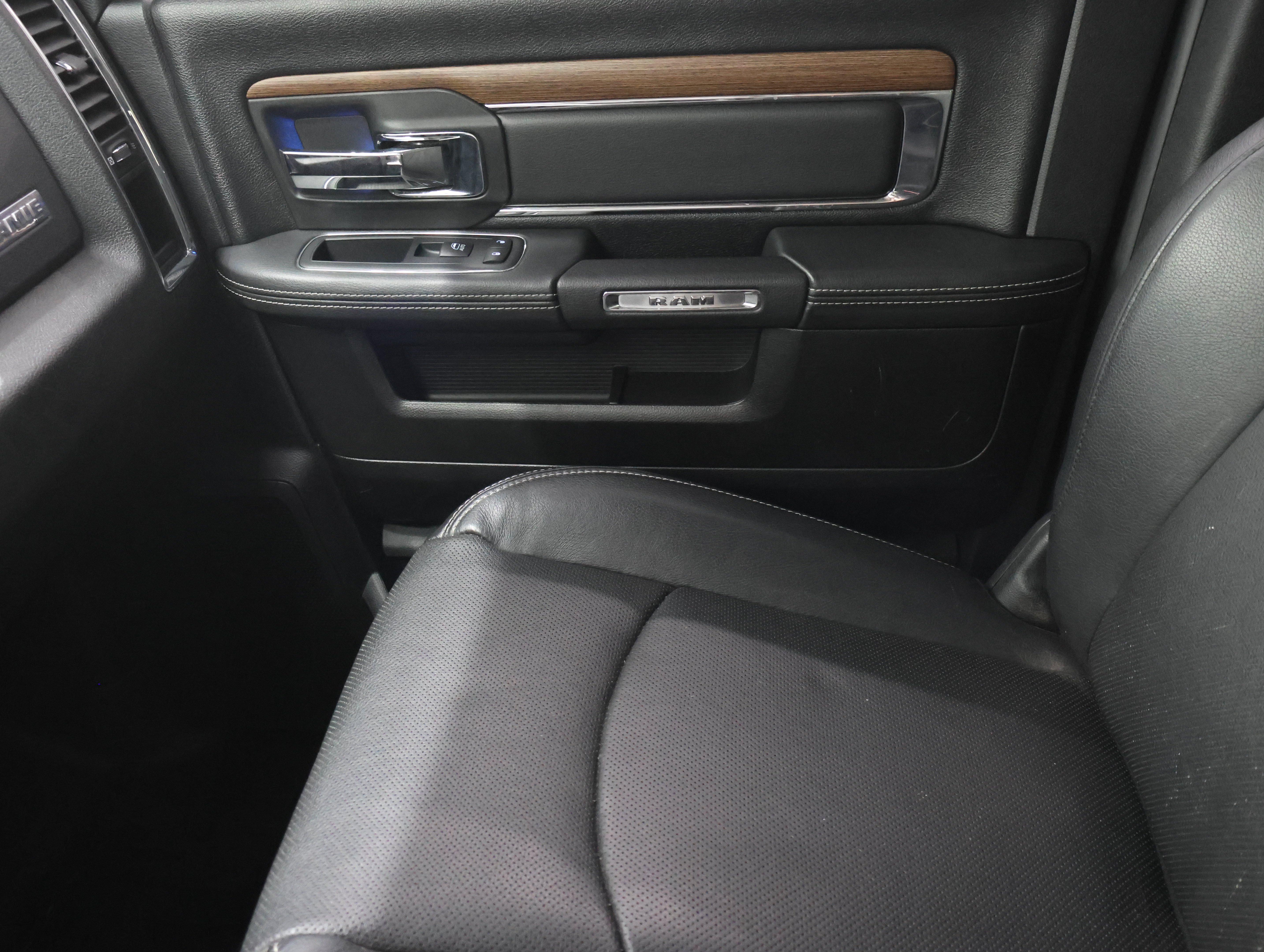 Used 2017 RAM 2500 Laramie w/ Sport Appearance Group AWD/4WD image 13
