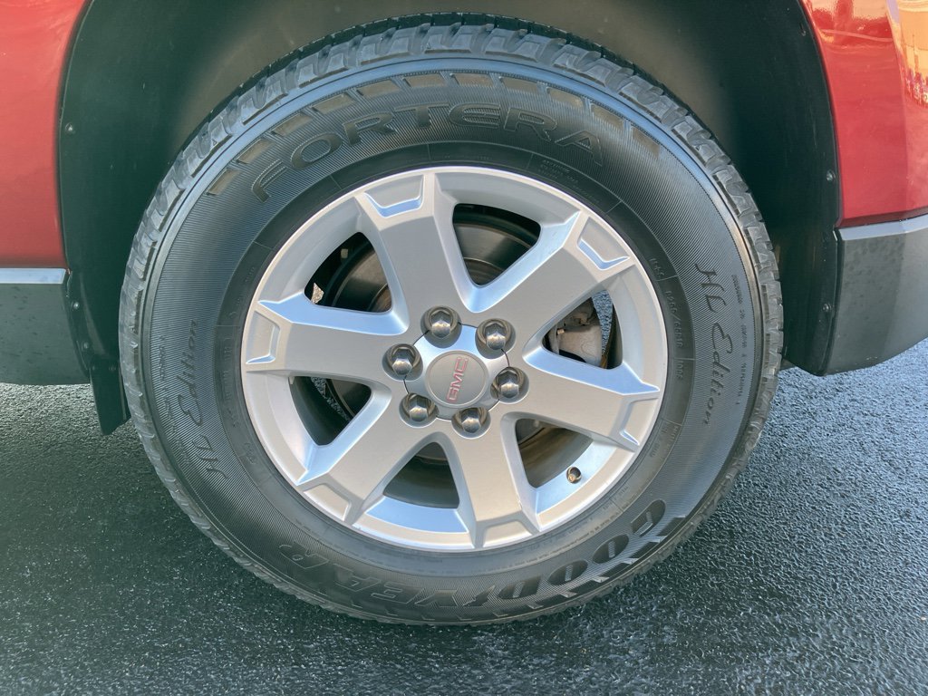 Used 2016 GMC Acadia SLE image 12