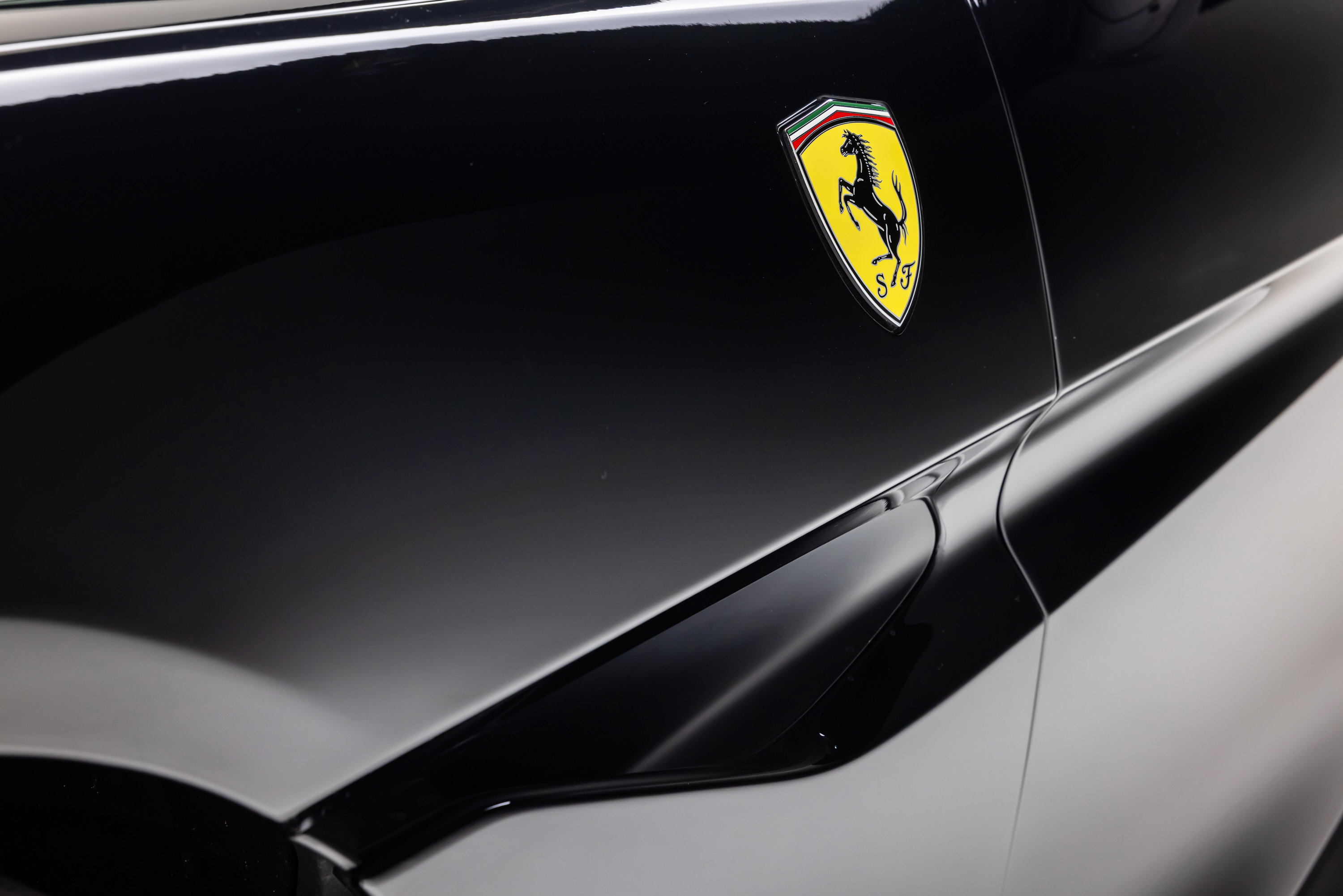 Used 2020 Ferrari Portofino RWD image 19