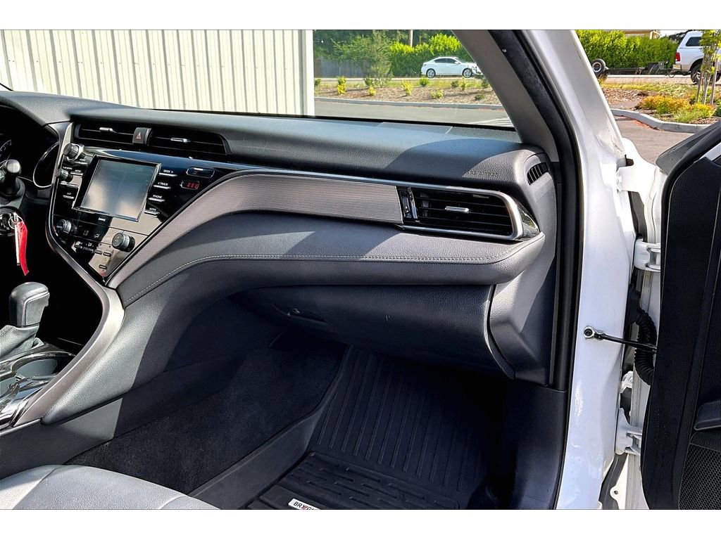 Used 2020 Toyota Camry SE FWD image 16