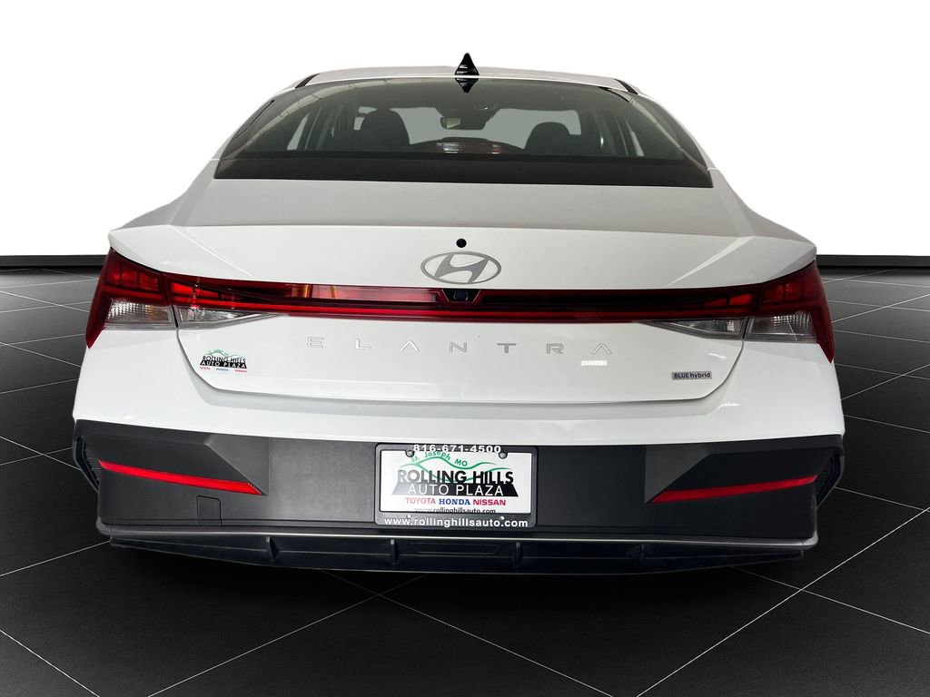 Used 2025 Hyundai Elantra Blue FWD image 4