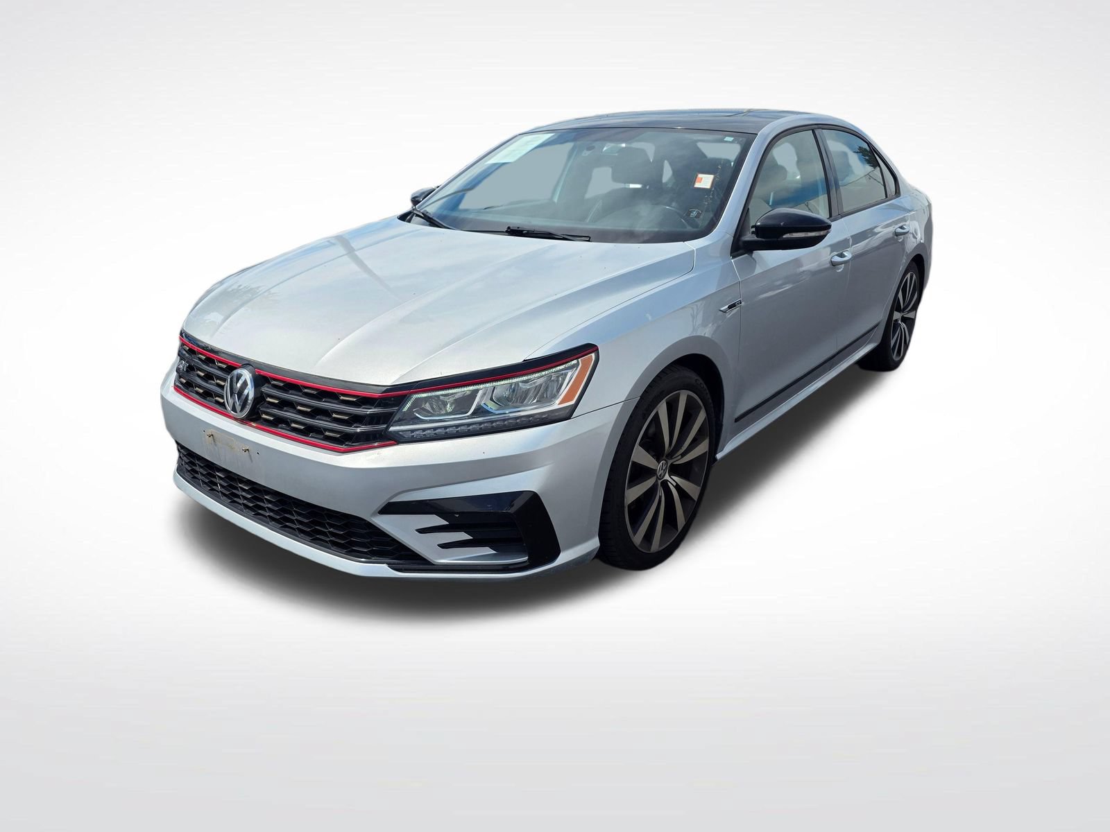 Used 2018 Volkswagen Passat 3.6 FWD image 2