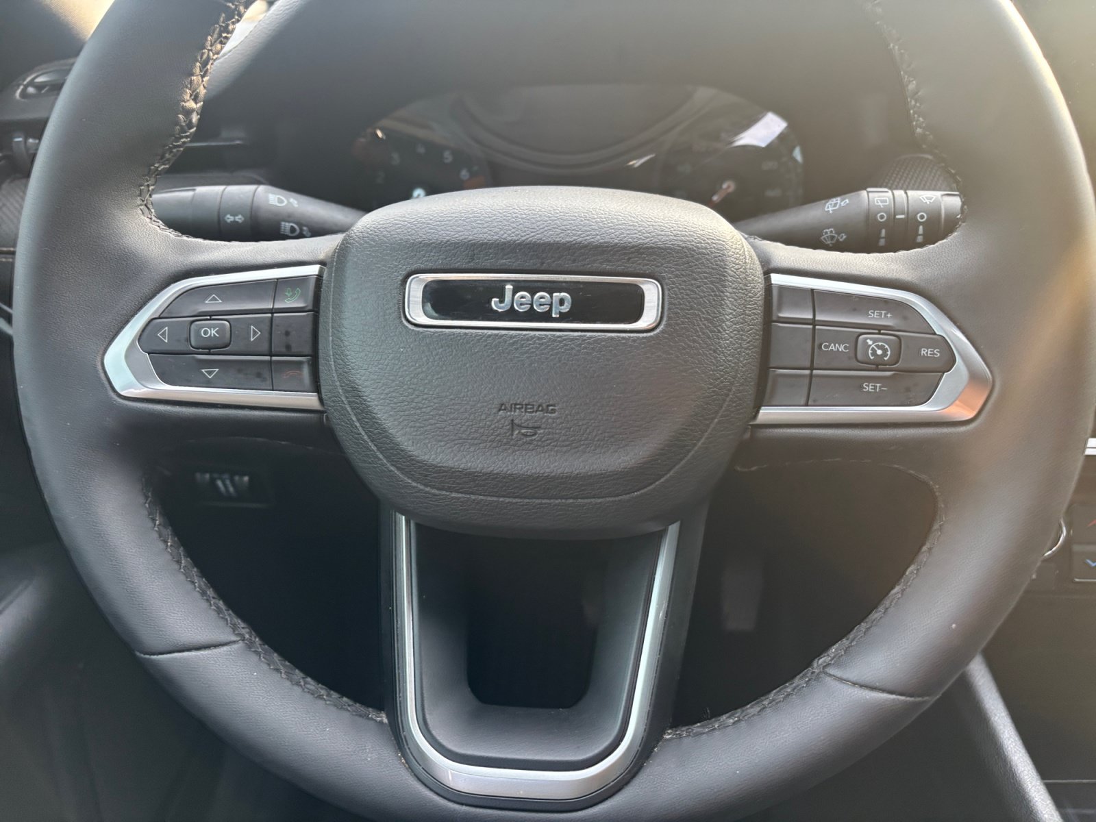 Used 2024 Jeep Compass Latitude w/ Convenience Group AWD/4WD image 19