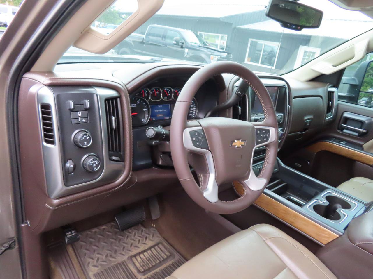 Used 2015 Chevrolet Silverado 2500 LTZ w/ Duramax Plus Package AWD/4WD image 31