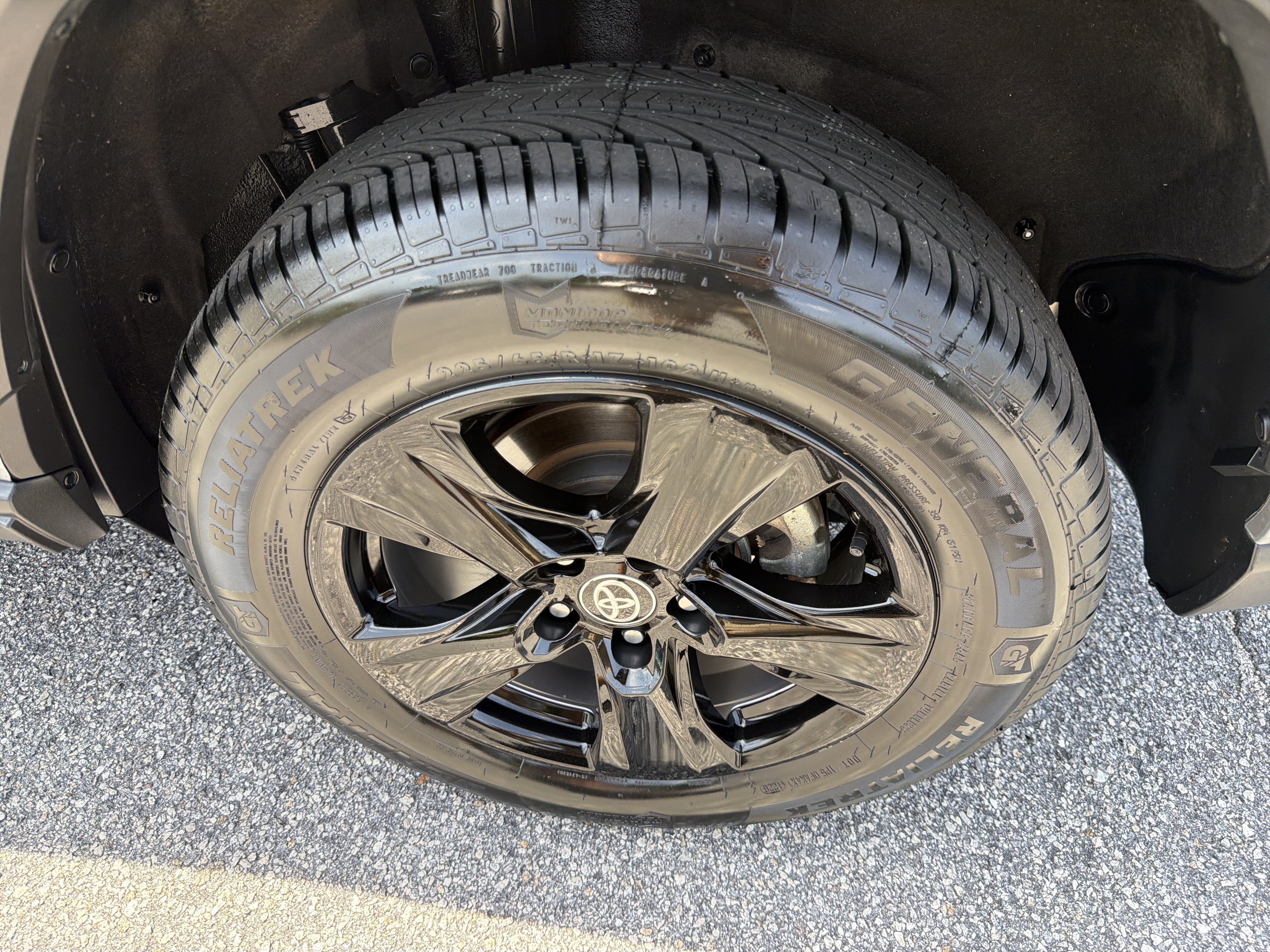 Certified 2025 Toyota RAV4 XLE FWD image 27