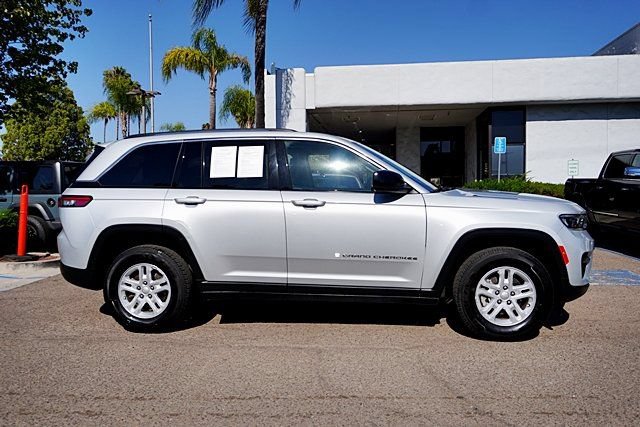 Used 2023 Jeep Grand Cherokee Laredo RWD image 7