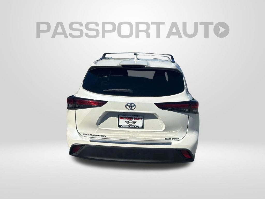 Used 2020 Toyota Highlander XLE AWD/4WD image 7