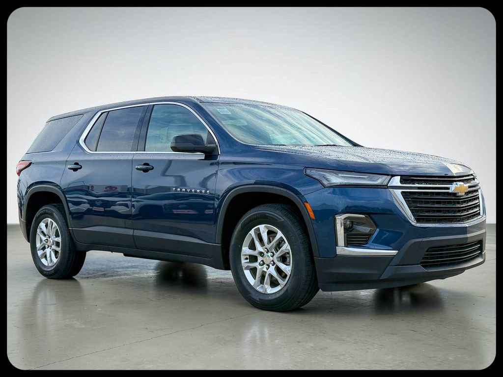 Used 2023 Chevrolet Traverse LS FWD image 4
