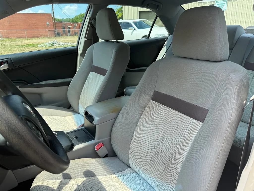 Used 2012 Toyota Camry LE FWD image 17
